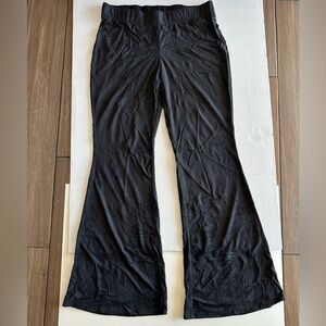 WetSeal womens flare bottoms